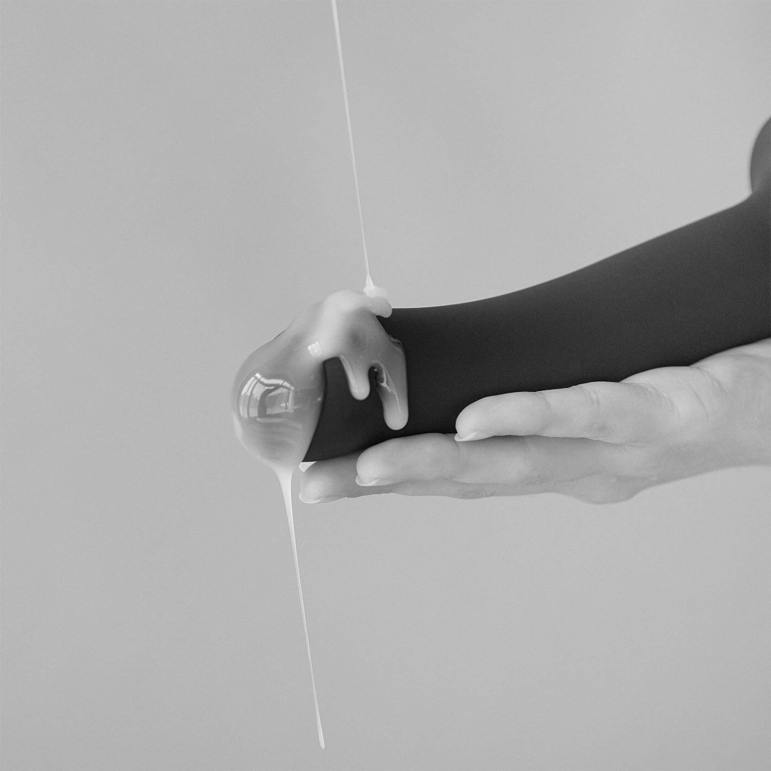 Strap-On-Me - Squirting Cum Dildo Realistic - Maat L - Zwart - Afbeelding 6